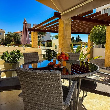 Modern 2Br Apartment With Pool, Veranda & Garden In Paphos Exterior photo