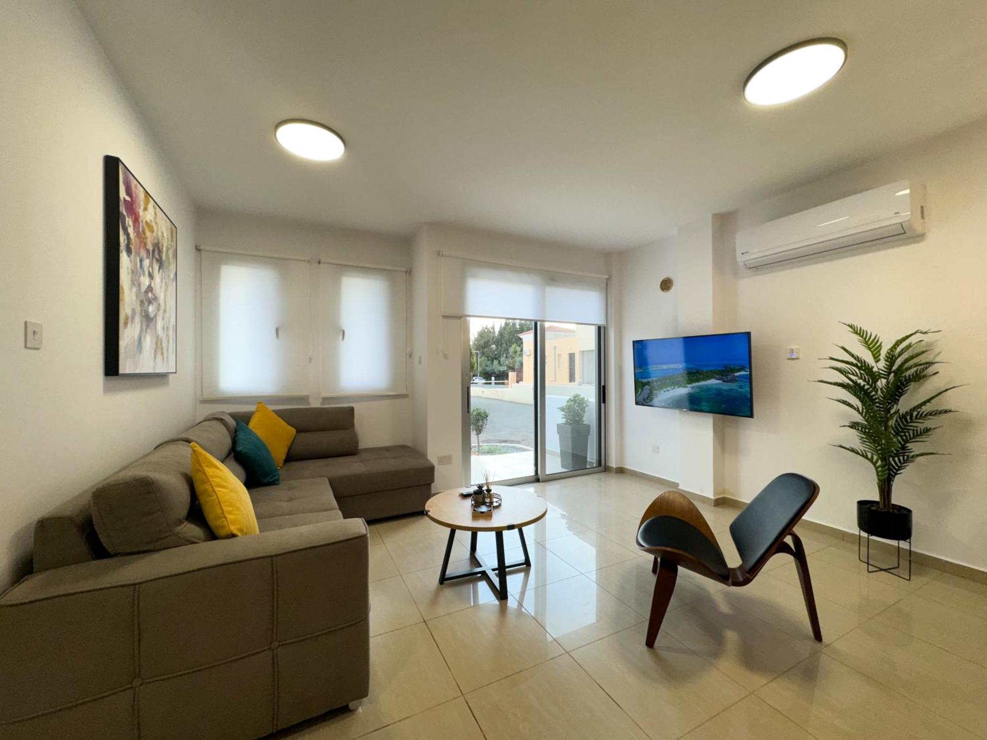 Modern 2Br Apartment With Pool, Veranda & Garden In Paphos Exterior photo