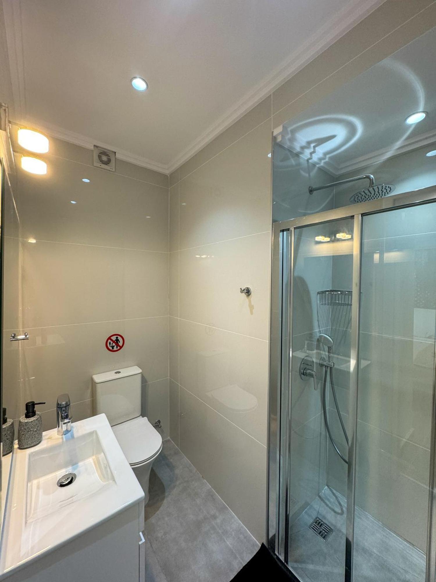 Modern 2Br Apartment With Pool, Veranda & Garden In Paphos Exterior photo