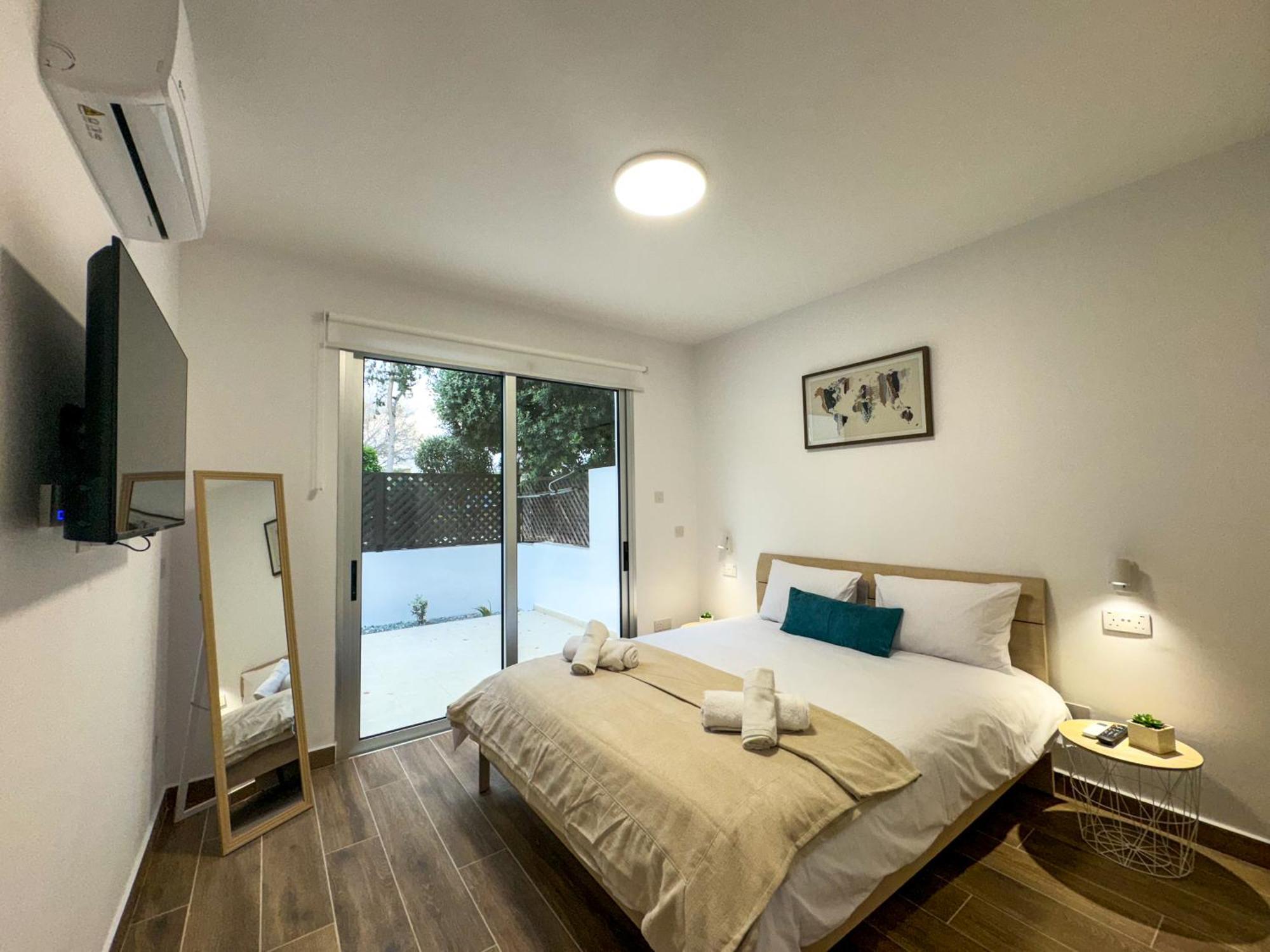 Modern 2Br Apartment With Pool, Veranda & Garden In Paphos Exterior photo